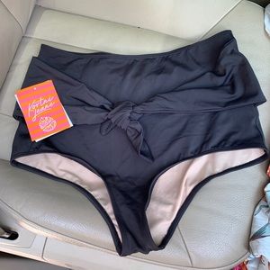 Kortni Jeane Tie front